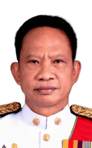 นิยม ช่างพินิจ